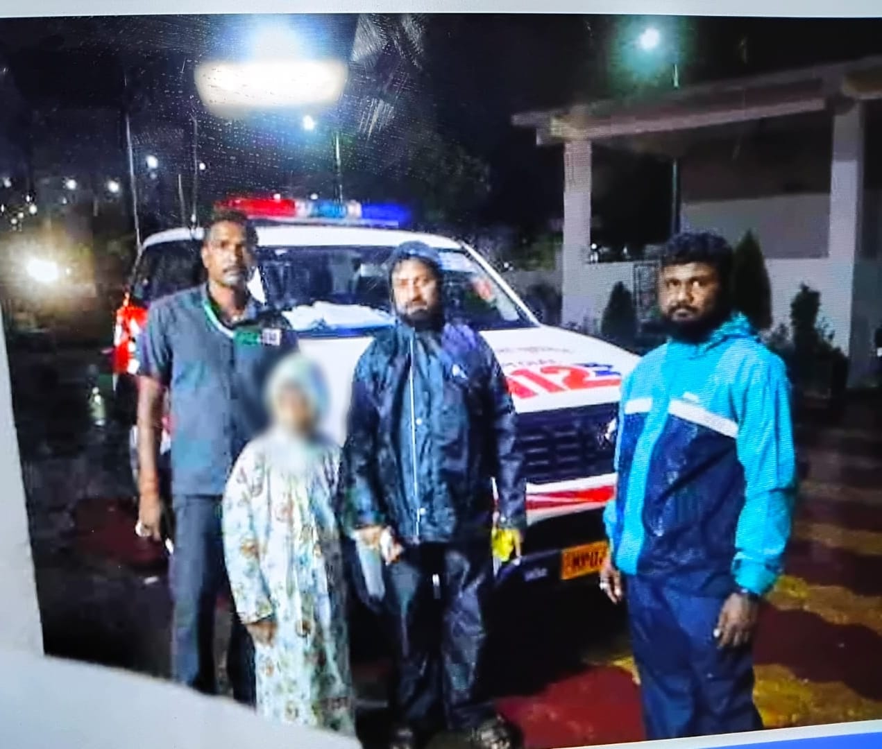 बालाघाट के थाना कोतवाली क्षेत्र में  घर की राह भटका 07 वर्षीय बालक, डायल-112 जवानों ने परिजन से मिलाया।